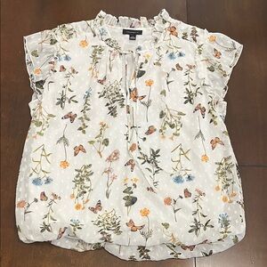 Chic Nature-Inspired Blouse with Ruffle Details